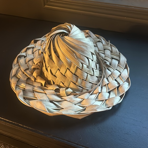 Handmade grass hat - Picture 2 of 4